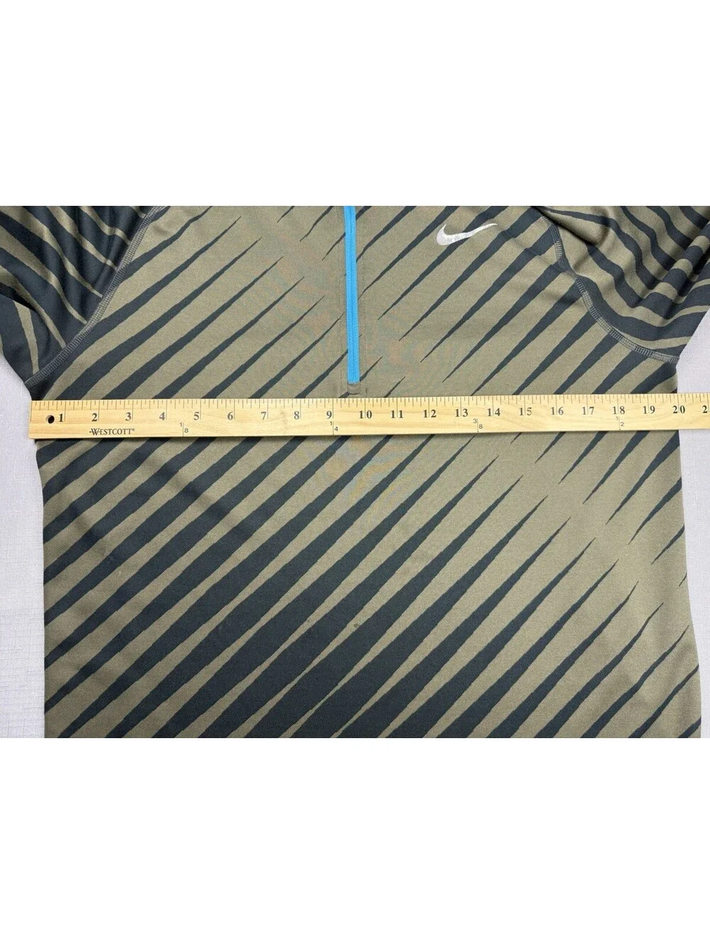 Nike Running Dri-FIT 1/2 Zip Pullover Men’s Medium Olive Green Reflective Top